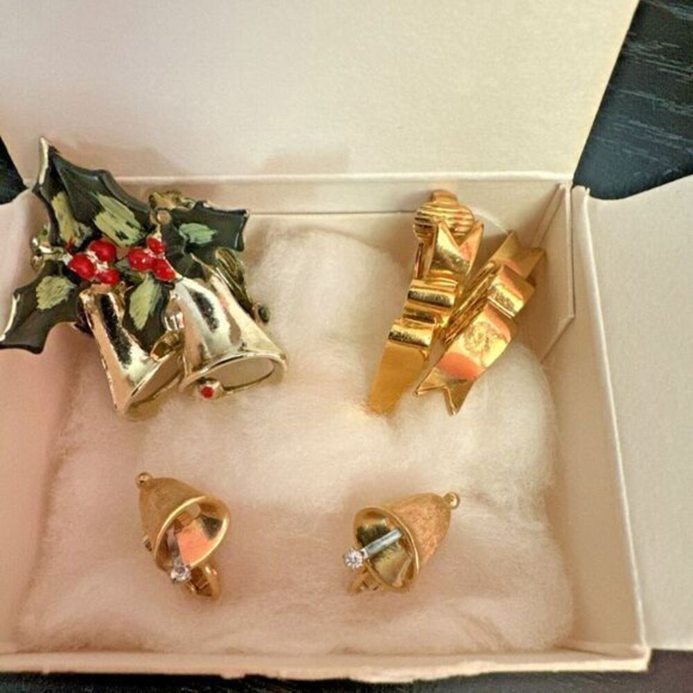 Vintage 1970 Avon Christmas Holiday Bell Spectacular Clip on Earrings (Set Of 3)